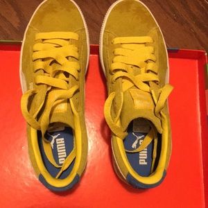 Nice yellow flower print sneakers.